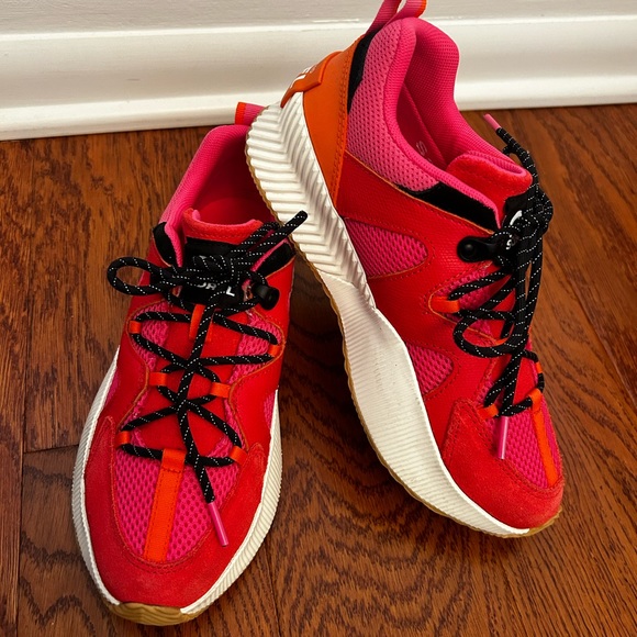 Sorel waterproof sneaker - Picture 2 of 4